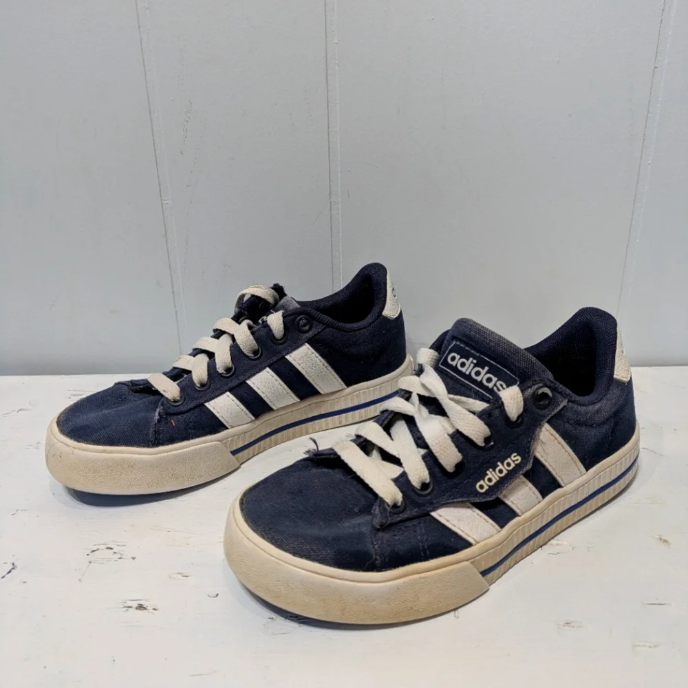Adidas‎ Boys Little Kid Sneakers Full Lace Size 12K Comfortable & Classic